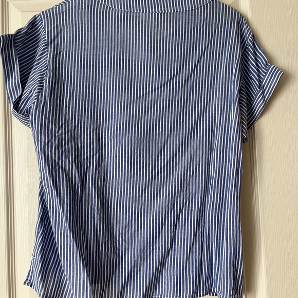Blue pin striped short sleeve blouse - Picture 3 of 3